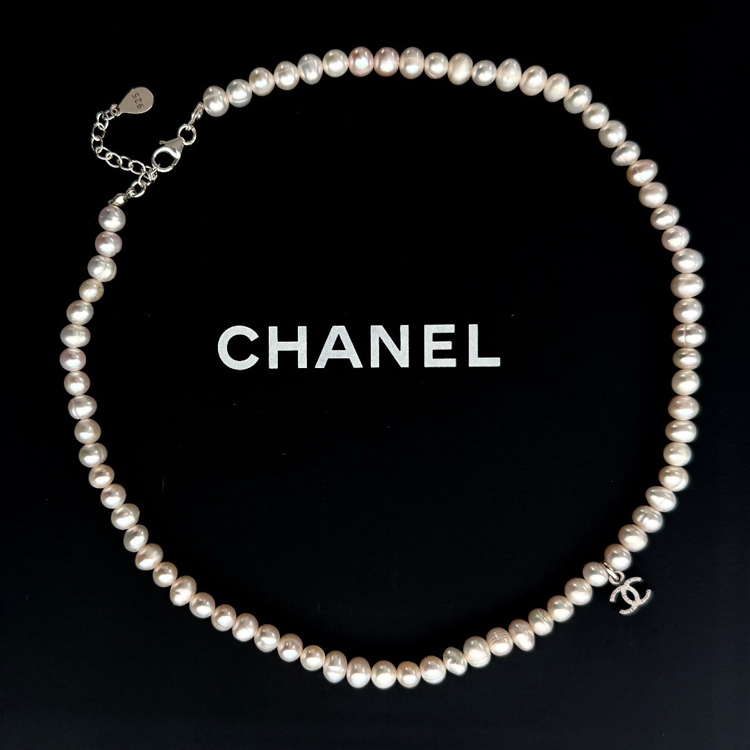 Pearl Choker with Mini Dark Silver Logo