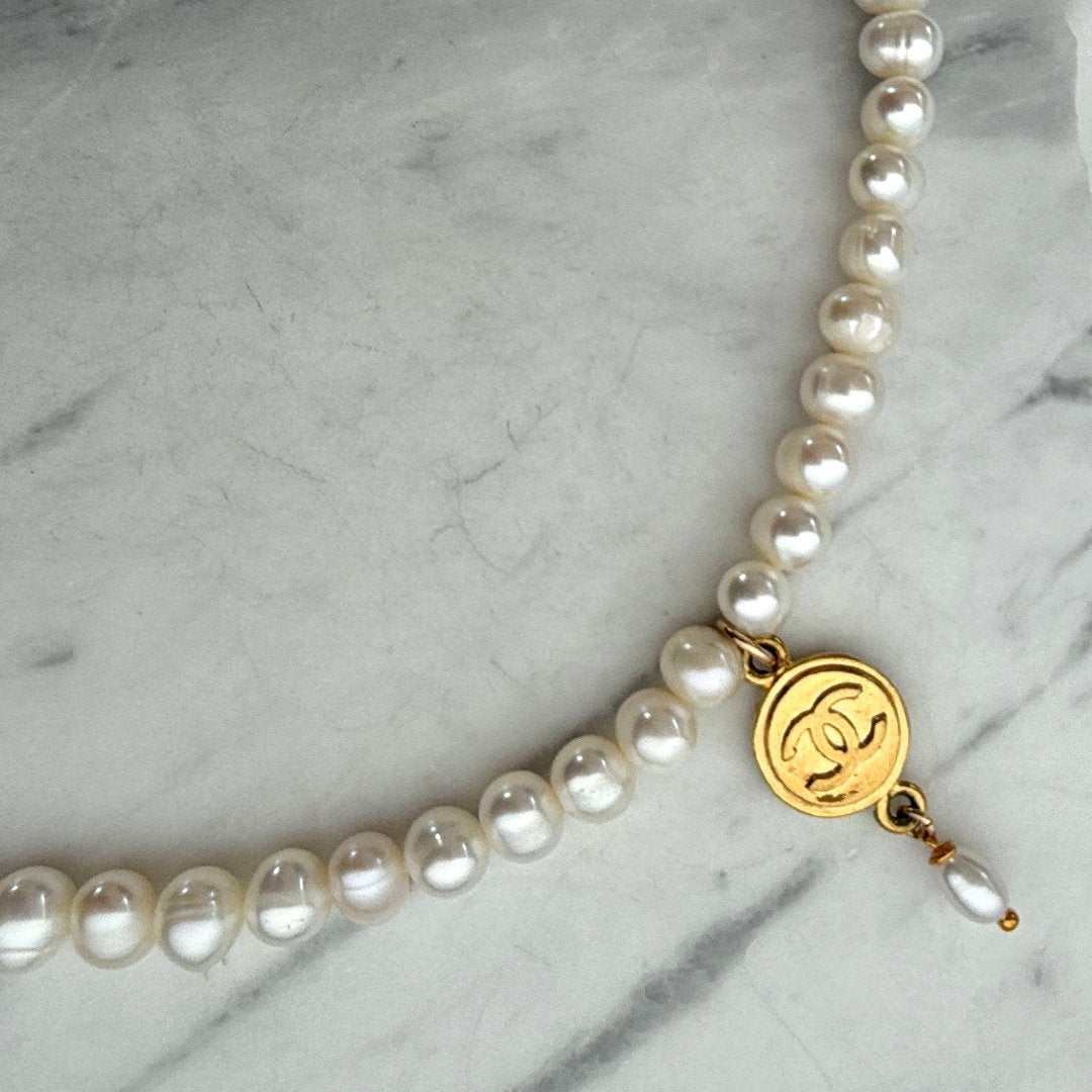 Gold Medallion Pearl Choker