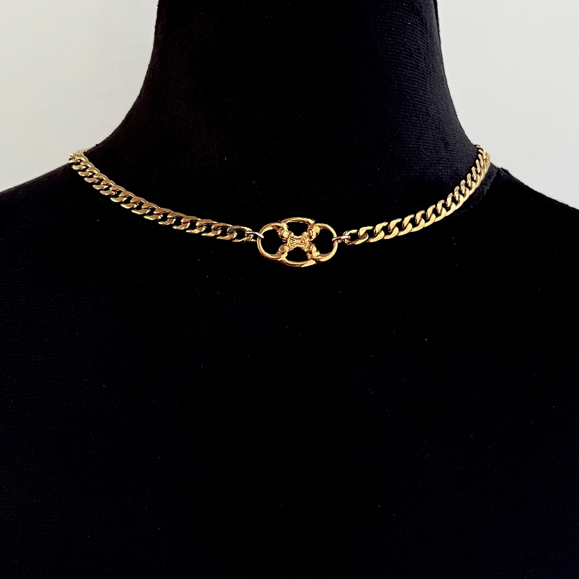Triomphe Gold Logo Choker