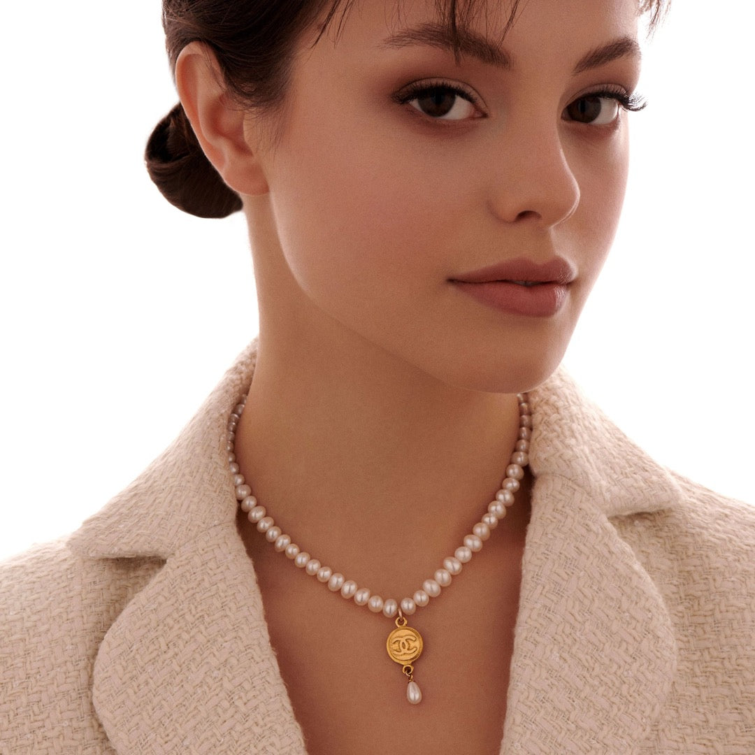 Gold Medallion Pearl Choker