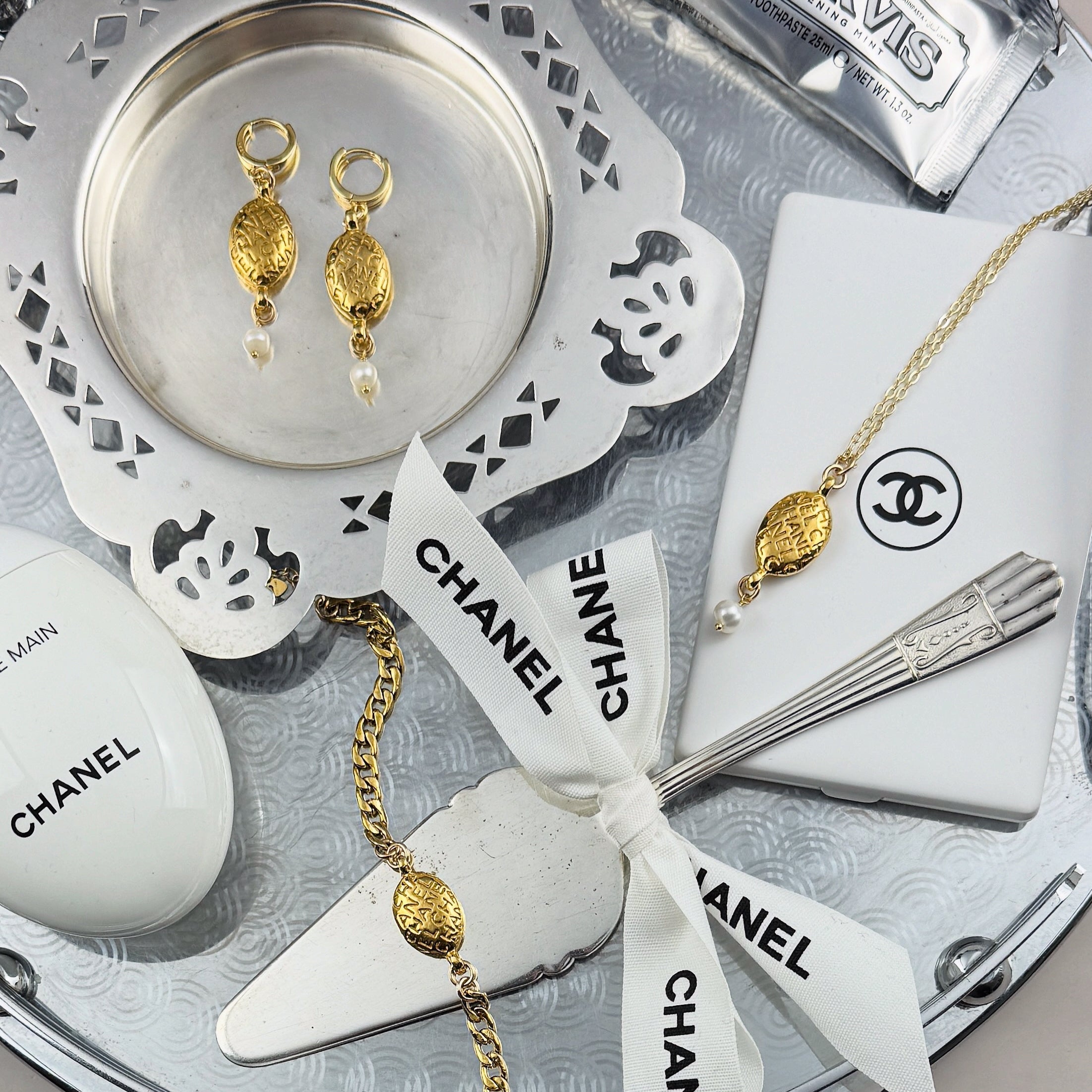 Gold Oval Printed Necklace with Pearl Drop