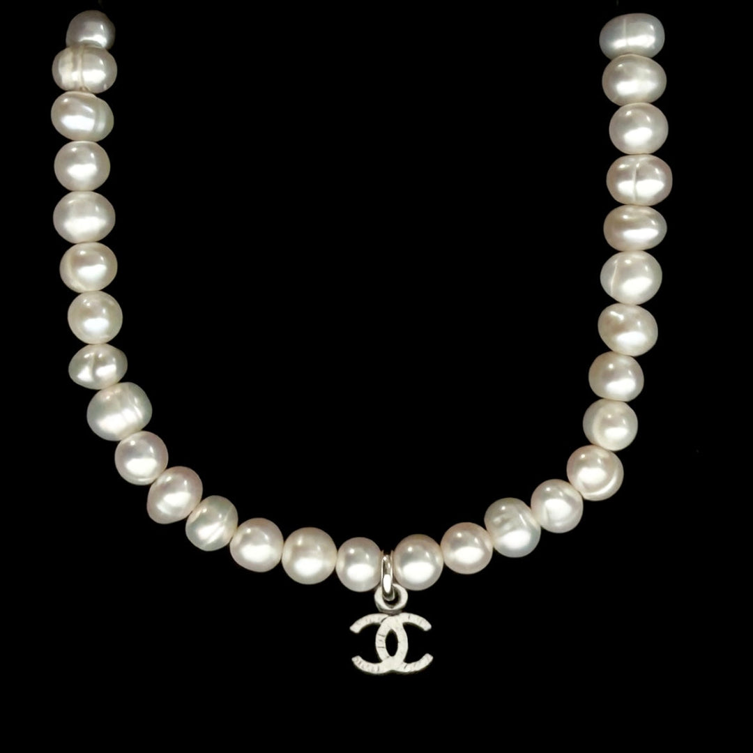 Pearl Choker with Mini Dark Silver Logo
