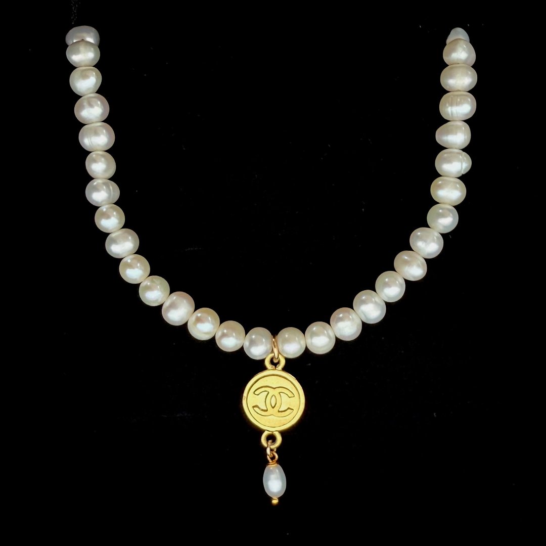 Gold Medallion Pearl Choker