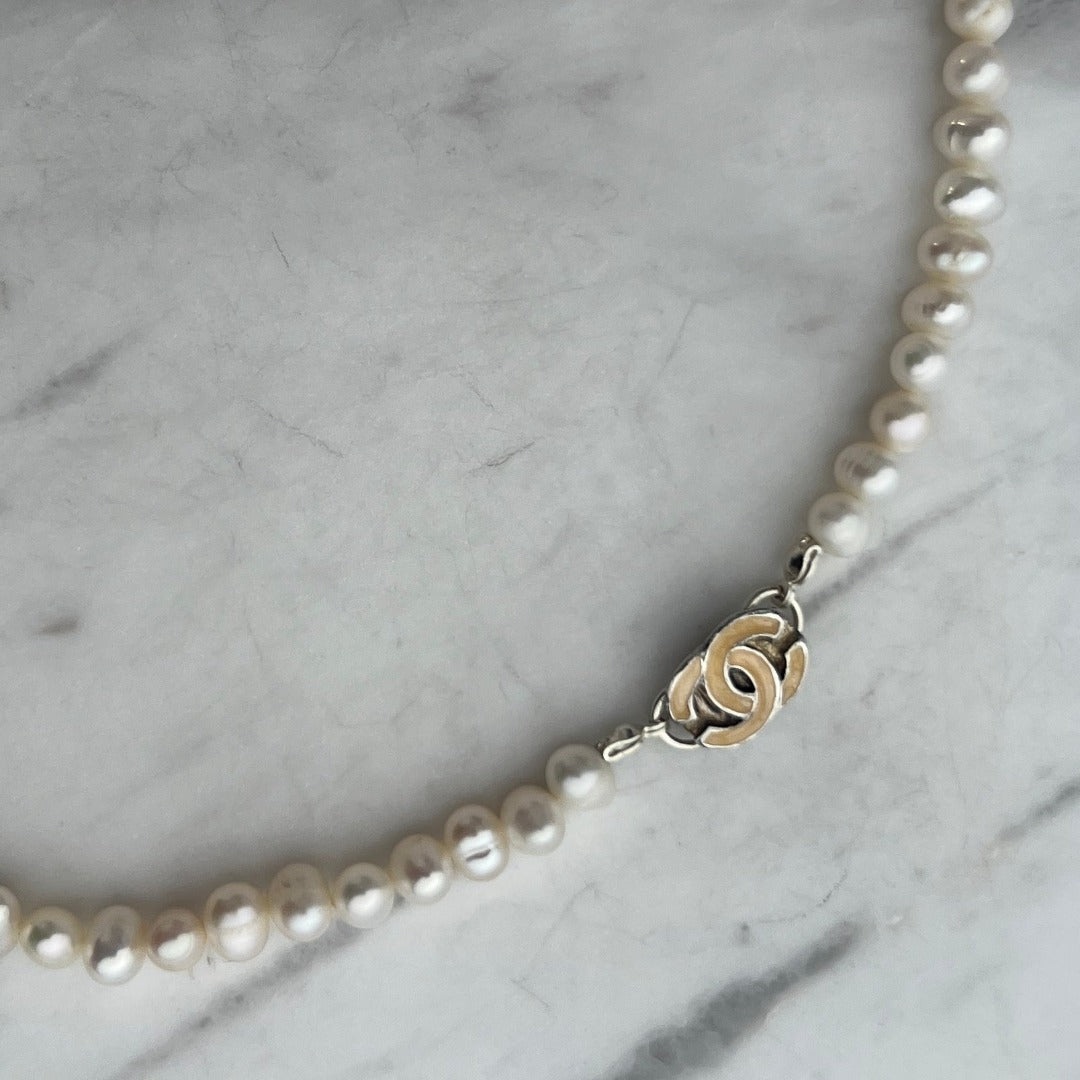 Silver Beige Logo Pearl Choker