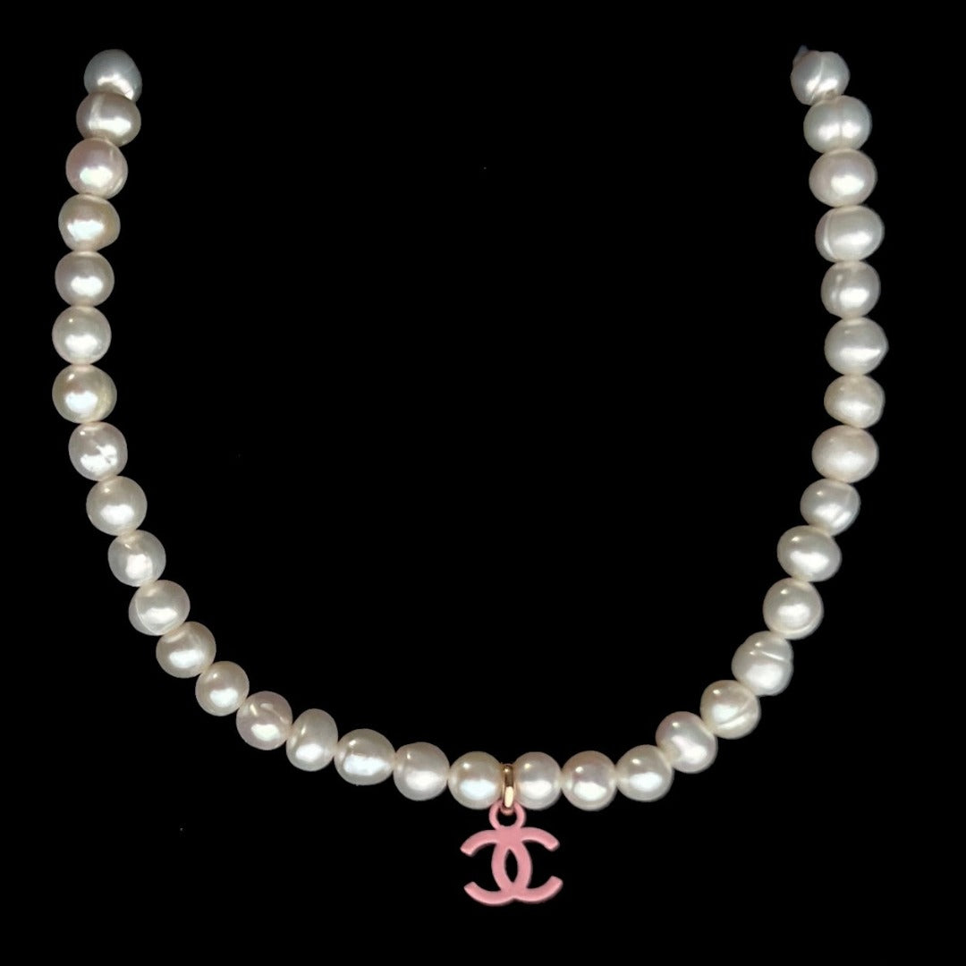 Small Pearl Necklace with Pink Logo