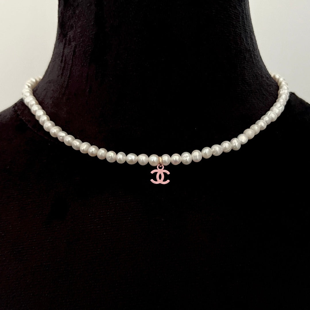 Small Pearl Necklace with Pink Logo