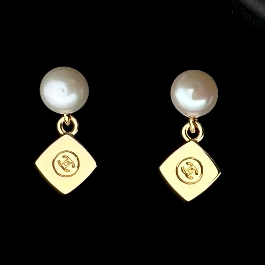 Mini Diamond Shaped Pearl Stud Earrings