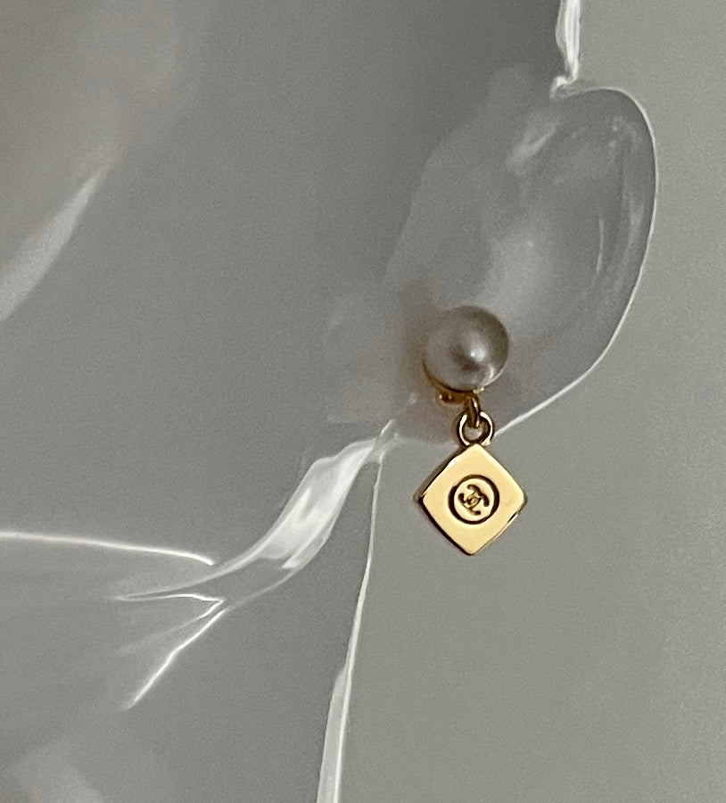 Mini Diamond Shaped Pearl Stud Earrings